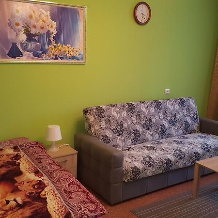 Apartment Grinn 45 On Kommunalnaya Pskov Dış mekan fotoğraf